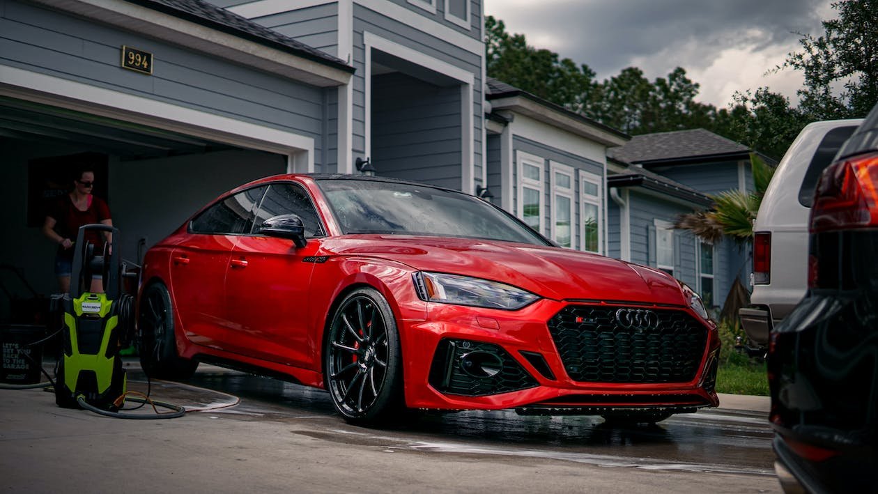 free-photo-of-a-red-audi-rs5-on-a-driveway